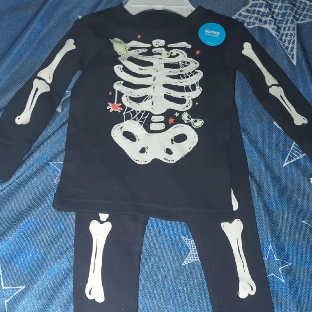 CARTER's Black Skeleton Pajamas with Glow Bones 6M NWT Unisex